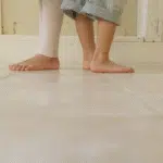 descalzo en casa