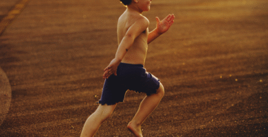 correr descalzo grounding naturaleza